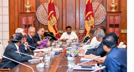පළාත්වල සංවර්ධන කටයුතුවල වගකීමඇත්තේ ආණ්ඩුකාරවරුන්ට
